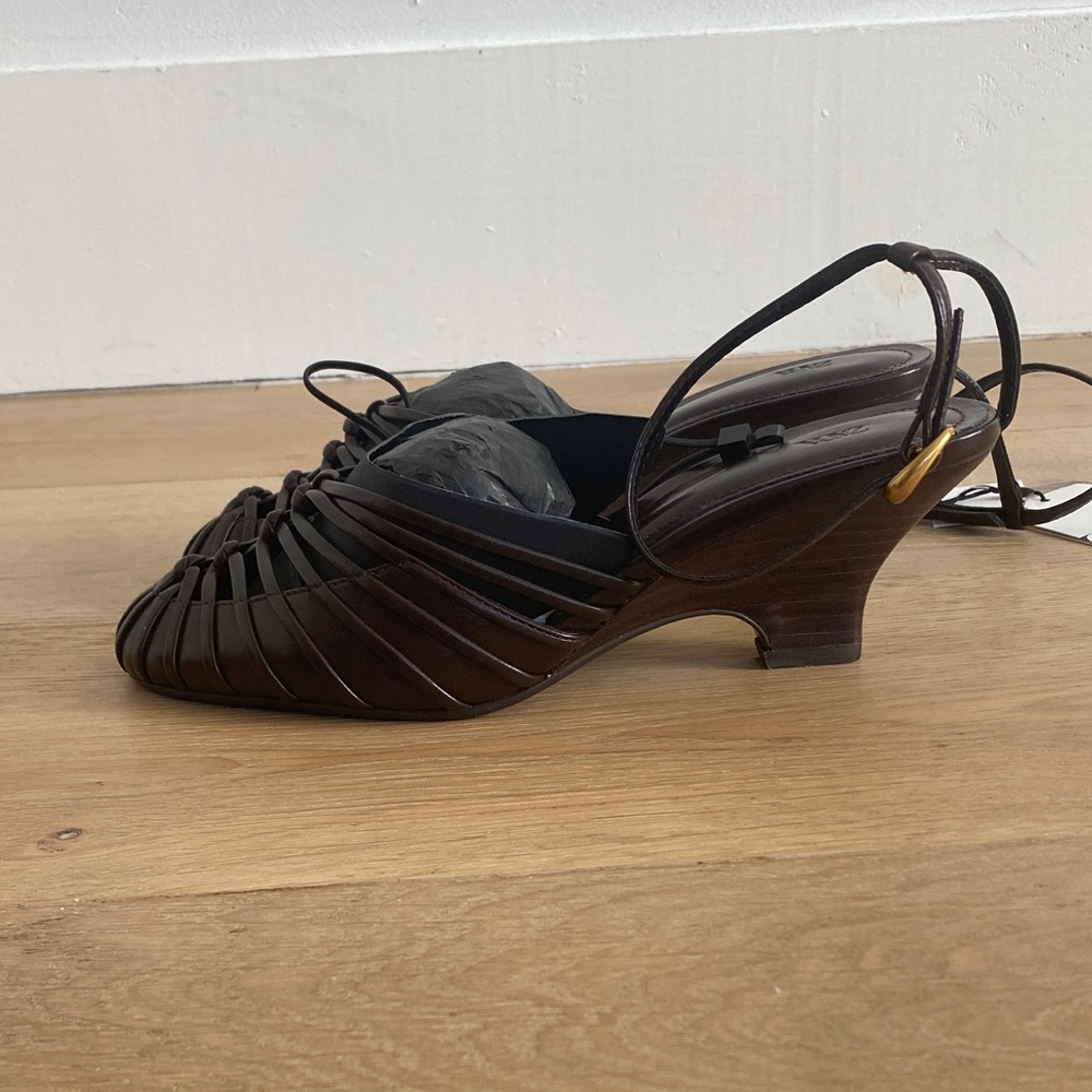 NWT ZARA strappy wooden low heel sandals